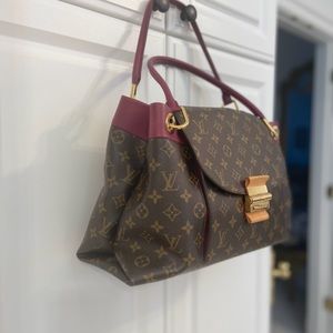 Large Louis Vuitton hand bag